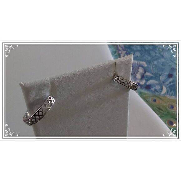 New~Elegant 2/3 Ct. Genuine Diamond Huggie Hoop Earrings - Picture 11 of 11